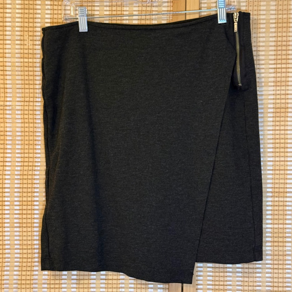 Cabi Charcoal Gray Ponte Knit Wrap Skirt Side Zip Size 10 Business Whimsigoth